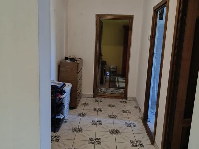 Apartament 3 cam dec rovine etaj 1. 72 mp 2 bai bilateral