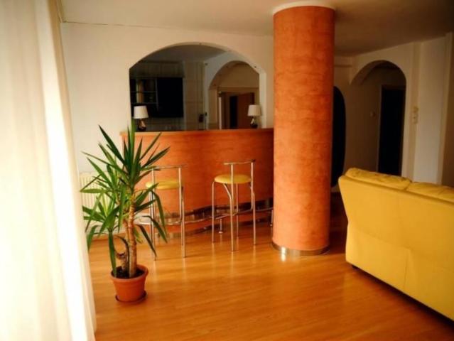 Apartament 3 camare, Centrul Civic Onix
