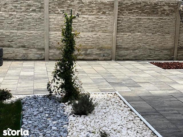 Apartament 3 camere/2 bai + curte proprie 79m2 + 2 parcari