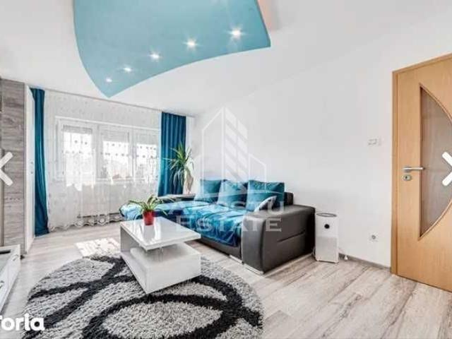 Apartament 3 camere Micalaca Zona 300
