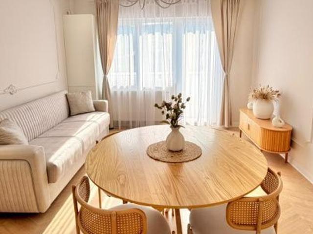 Apartament 3 camere, mobilat modern, etaj intermediar, zona Terra