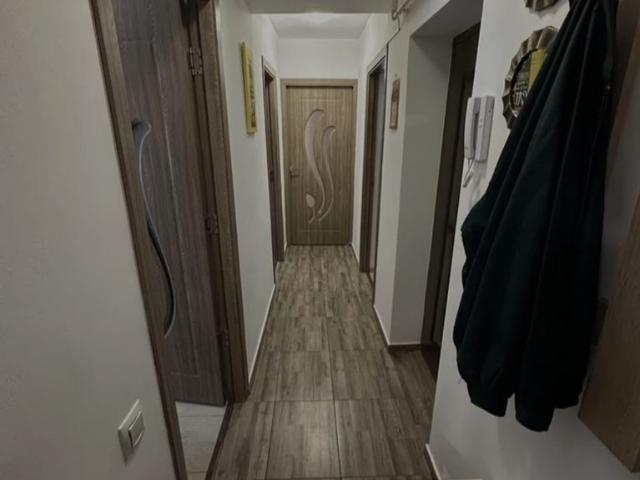 Apartament 3 camere Mobilat si utilat Mutare imediata Decomandat