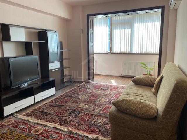 Apartament 3 camere Moldova Mall