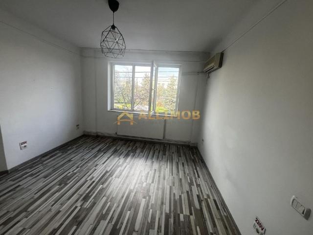 Apartament 3 camere nemobilat, in Ploiesti, zona ultracentrala