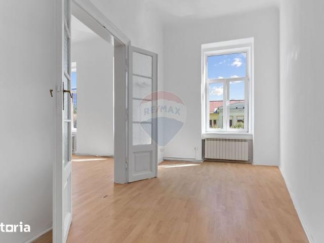 Apartament 3 camere, nemobilat, prima inchiriere central