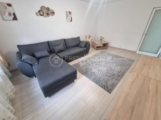 Apartament 3 camere, Nicolina, 73mp