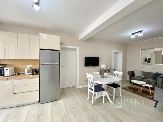 Apartament 3 camere aflat la 2 pași de UMF! Disponibil din 1 August