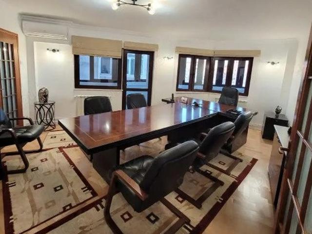 Apartament 3 camere amenajat pentru birou / sediu firma | Decebal