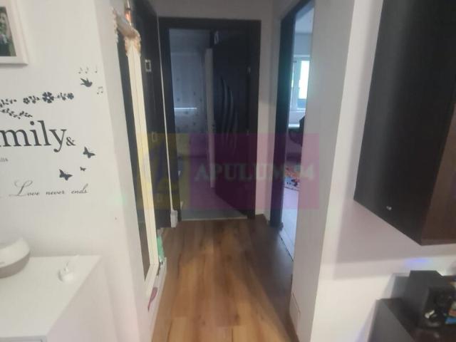 Apartament 3 camere Apartament cu 3 camere de vanzare in Campina Zona Cuz anuntul. Ro