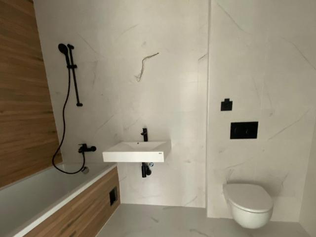 Apartament 3 camere, aproape de parc și centre comerciale