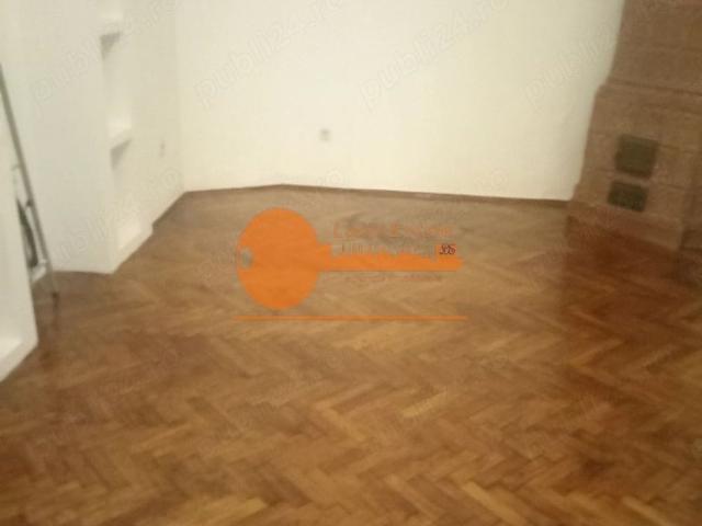 Apartament 3 camere B dul Regina Elisabeta