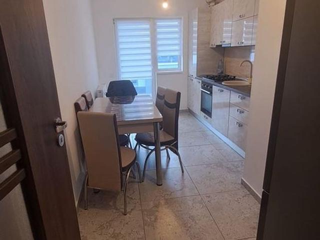 Apartament 3 camere, balcon și terasă în Sibiu