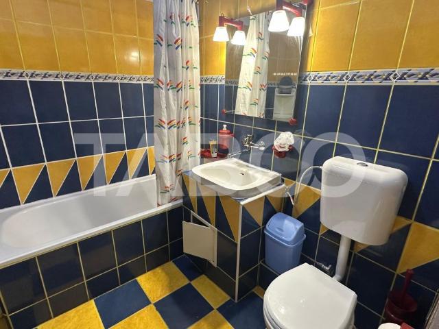 Apartament 3 camere balcon pivnita decomandat zona Lazaret Sibiu