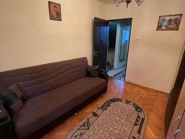 Apartament 3 camere, balcon, Plopilor