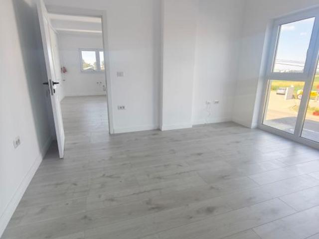Apartament 3 camere+ boxa, etaj intermediar, Calea Bucovinei, Radauti