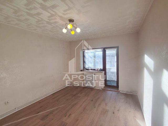 Apartament 3 camere cu balcon si priveliste placuta I zon.