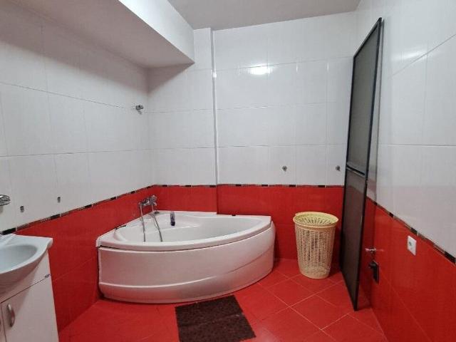 Apartament 3 camere cu panorama centru Shopping Plaza cu garaj privat