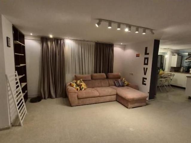 Apartament 3 camere cu parcare spatios, complet echipat, ideal pentru familie