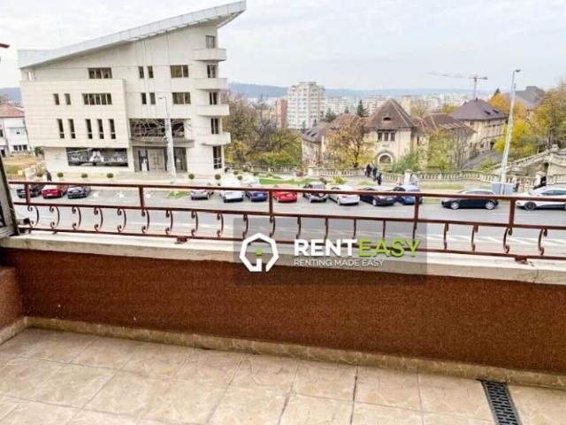 Apartament 3 camere cu suprafata de 100 mp de inchiriat in Centru