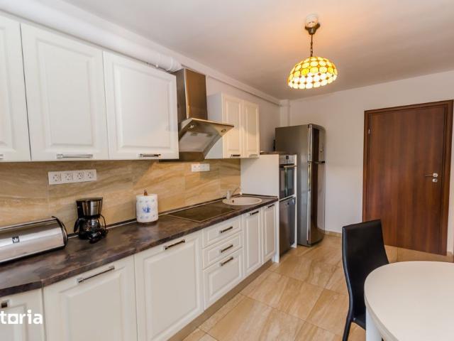 Apartament 3 camere, curte proprie, parcare, la 5 min de Shopping City