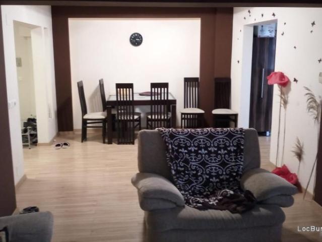 apartament 3 camere Calea Romanului bloc 2007