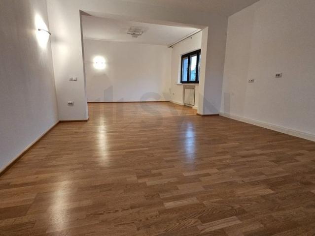 Apartament 3 camere Casin Domenii
