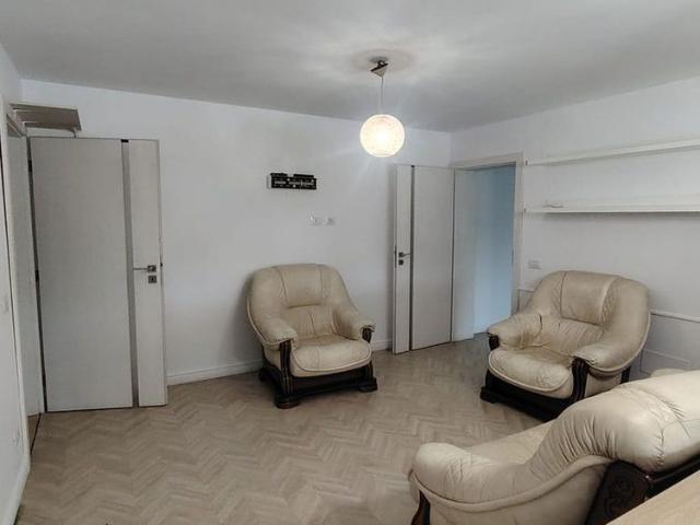 Apartament 3 camere, capat CUG, langa statia de autobuz, AC, parcare