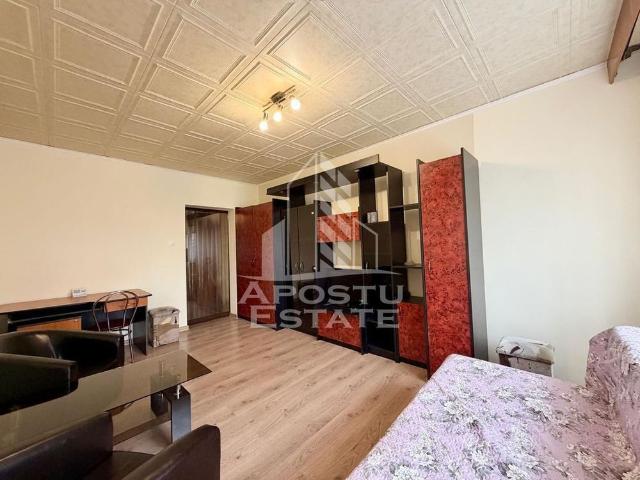 Apartament 3 camere, centrala proprie, Decomandat, Olimpi.