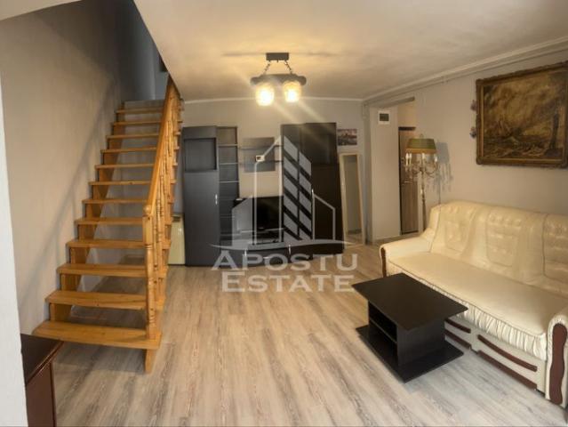 Apartament 3 camere, centrala proprie, scara interioara.