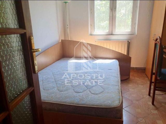 Apartament 3 camere, centrala proprie, zona Torontalului