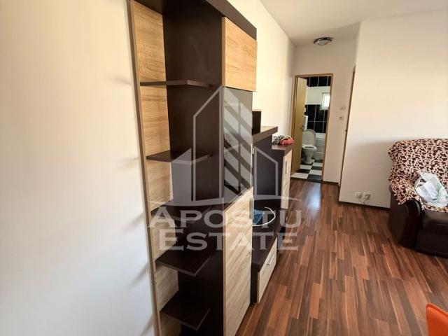 Apartament 3 camere, centrala proprie, zona Torontarului