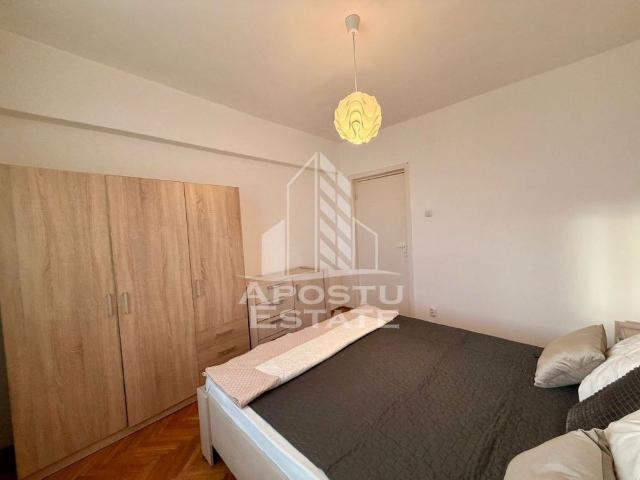 Apartament 3 camere, centrala proprie, zona Centrala