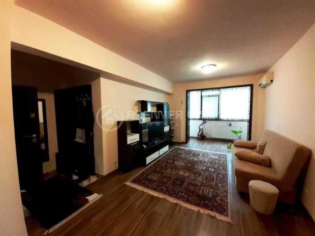 Apartament 3 camere, Centru, 70mp