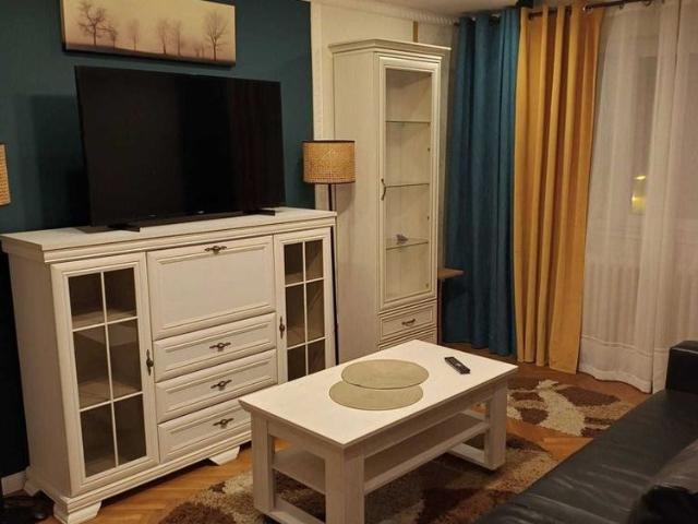 Apartament 3 camere de închiriat –Complet mobilat și utilat