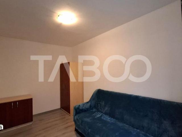 Apartament 3 camere de inchiriat 45 mp zona Vasile Aaron