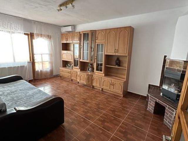 apartament 3 camere de inchiriat
