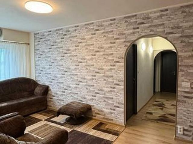 apartament 3 camere de inchiriat