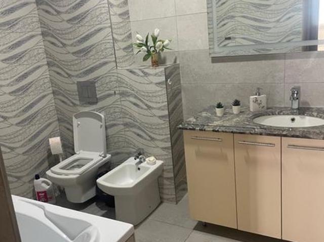 Apartament 3 camere de închiriat