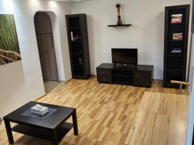 Apartament 3 camere de închiriat, termen lung, în zona Cit