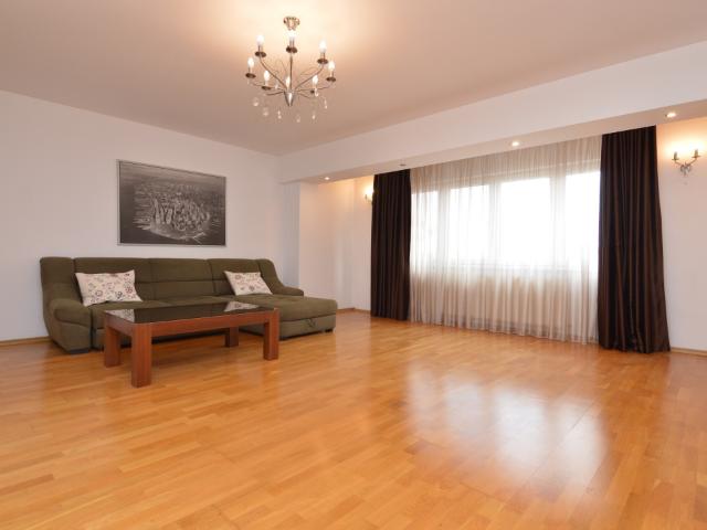 apartament 3 camere de inchiriat unirii bucuresti