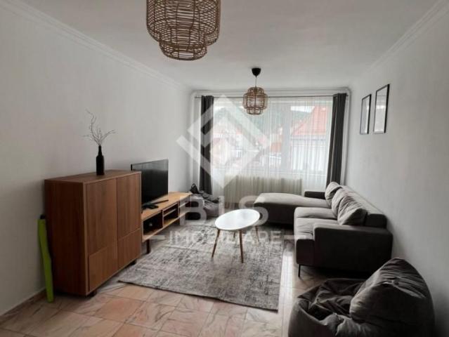 Apartament 3 camere de inchiriat zona COROANA DE AUR