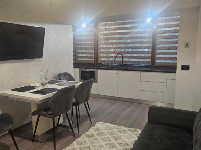 Apartament 3 camere de inchiriat zona Dacia Constanta