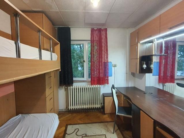 Apartament 3 camere de închiriat — Zona Podu de Piatră