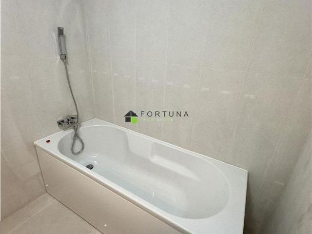 Apartament 3 camere de inchiriat, bloc nou