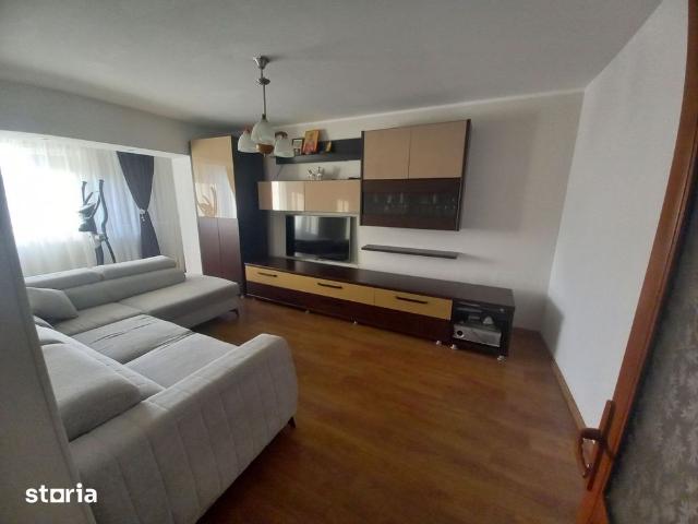 Apartament 3 camere de închiriat – Cartier Obor, Brăila