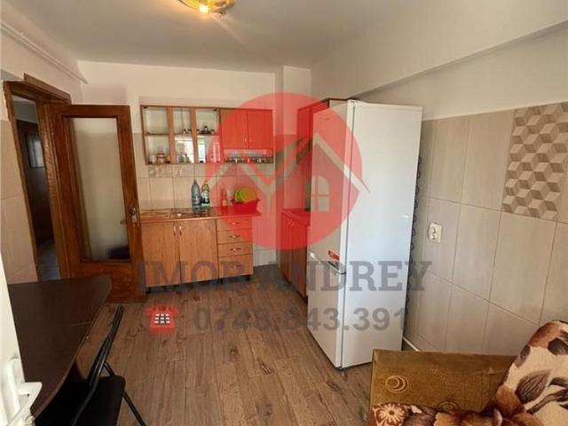 Apartament 3 camere de inchiriat, centrala proprie pe gaz – Victoriei