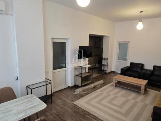 Apartament 3 Camere De Inchiriat cu Parcare, Zona 7 Noiembrie
