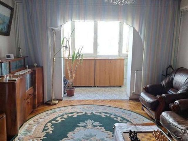 apartament 3 camere de inchiriat Cza