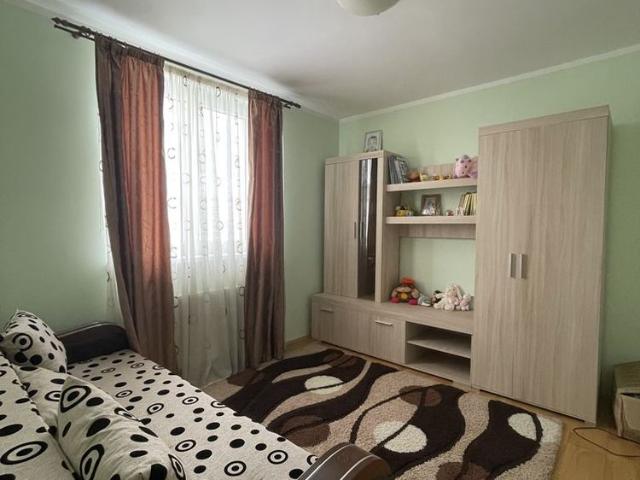 Apartament 3 camere de închiriat în Cetate