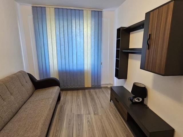 Apartament 3 camere de inchiriat Micro 17
